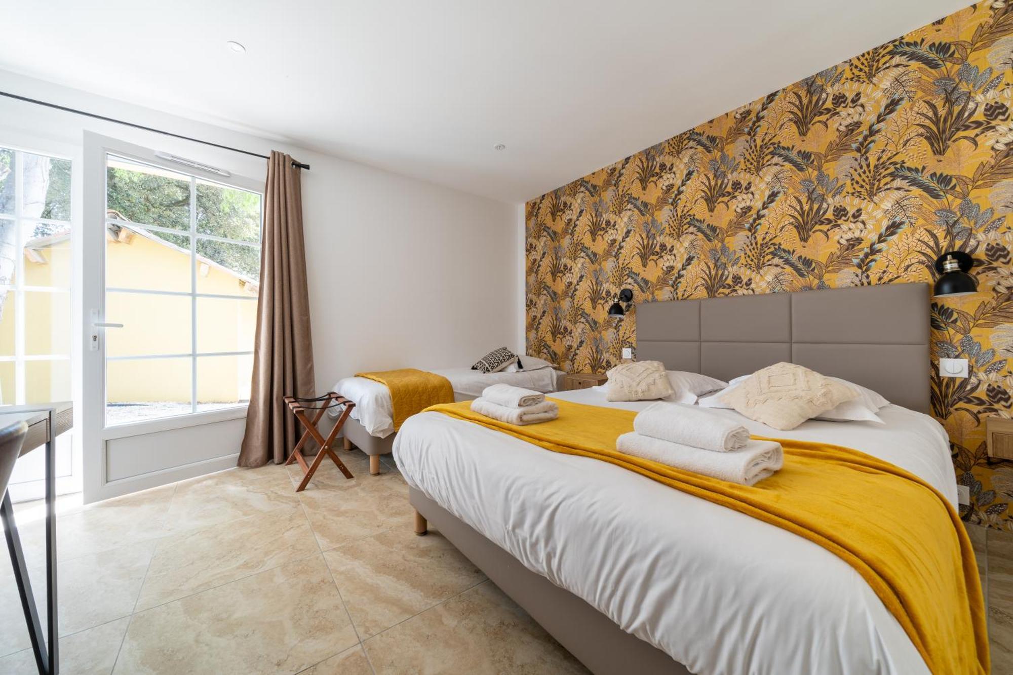 Bollène Logis Hotel Le Chene Vert מראה חיצוני תמונה
