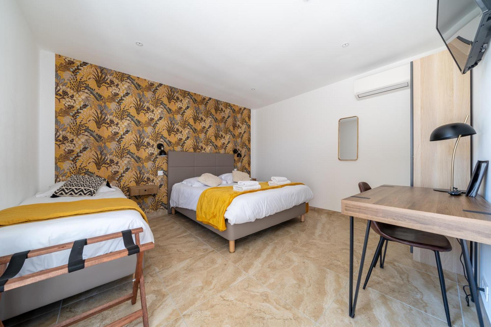 Bollène Logis Hotel Le Chene Vert מראה חיצוני תמונה