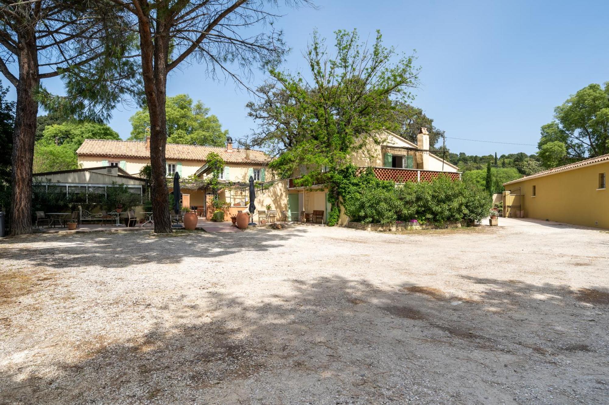 Bollène Logis Hotel Le Chene Vert מראה חיצוני תמונה