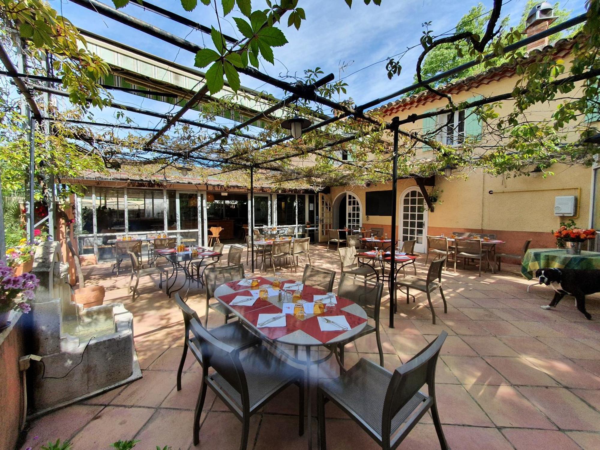 Bollène Logis Hotel Le Chene Vert מראה חיצוני תמונה